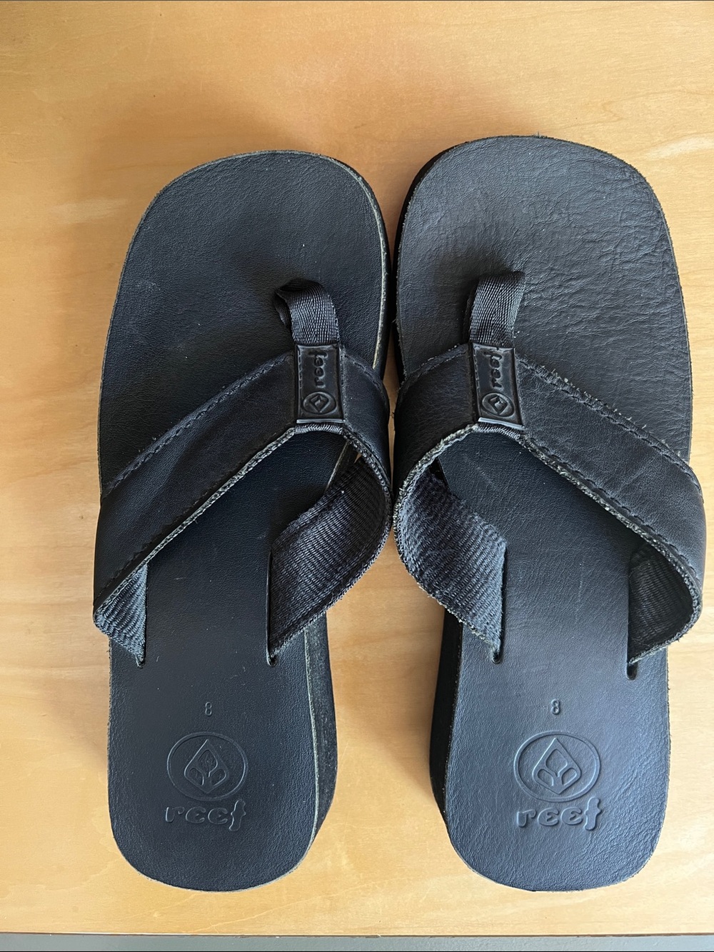 2000’s Reef Black Leather Flip Flops